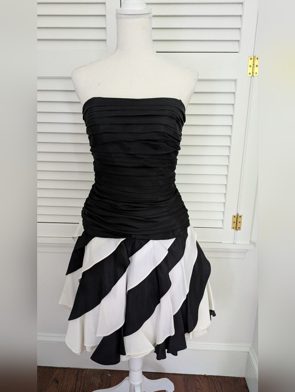 Vintage 80s Tadashi Strapless Cocktail Dress: Black and White Petal Skirt, Sz 8